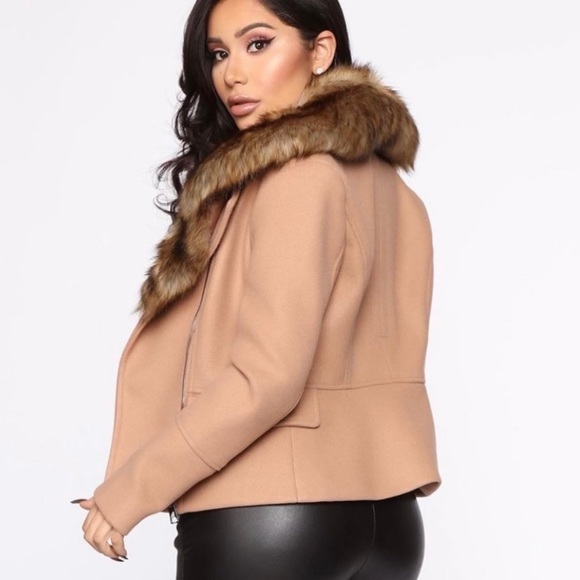 Beautiful jacket/mini coat - Picture 2 of 2